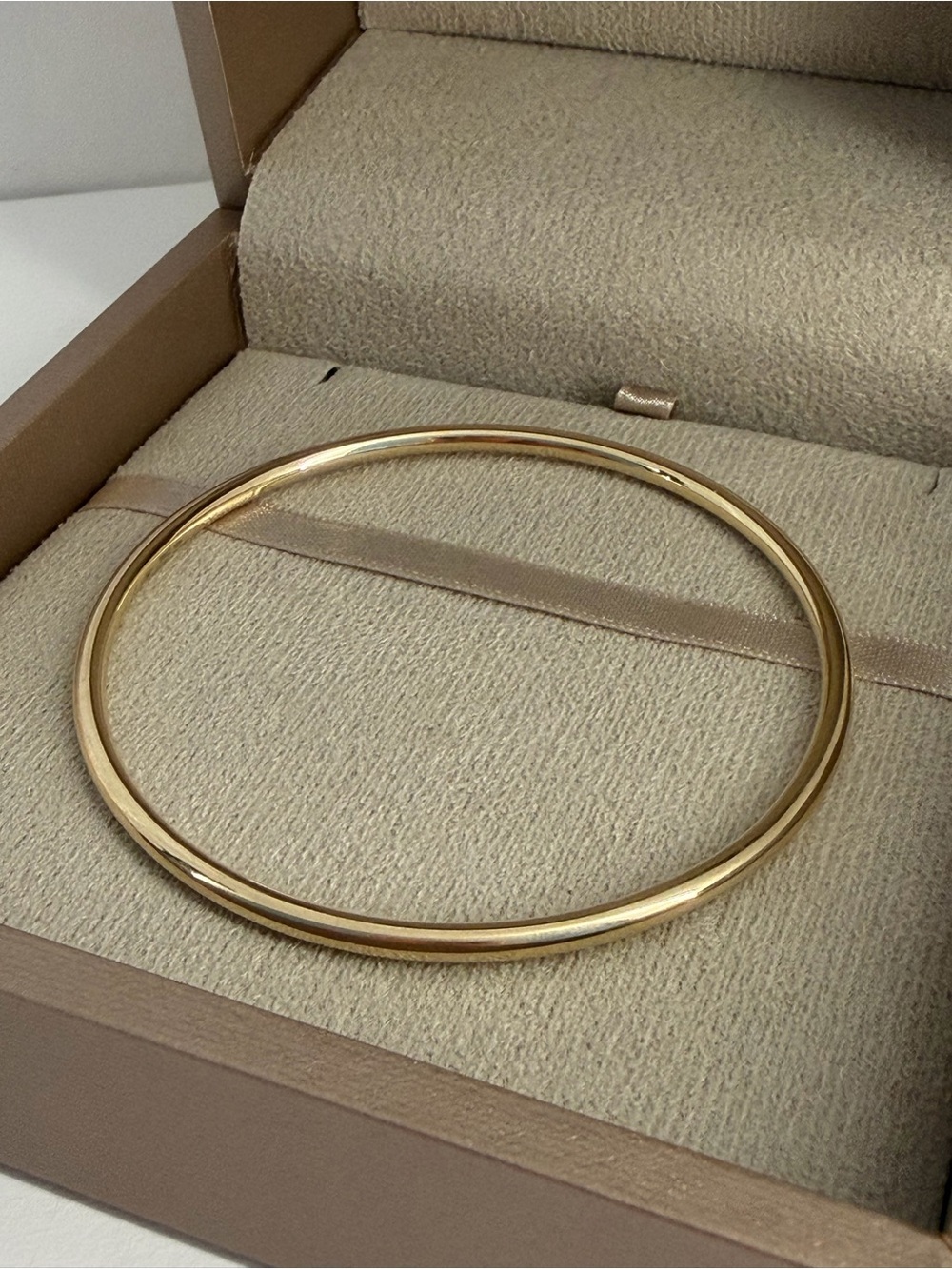 REAL GOLD - Italian 18K Solid Gold Polished Slip-On Bangle